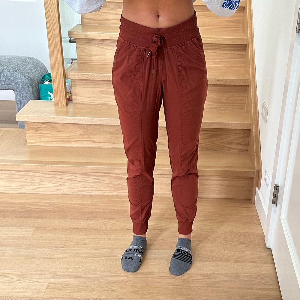 LULULEMON sz 4